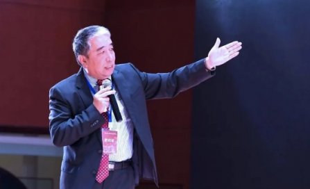 關於中國（guó）裝備（bèi）製造業發展戰略的思考